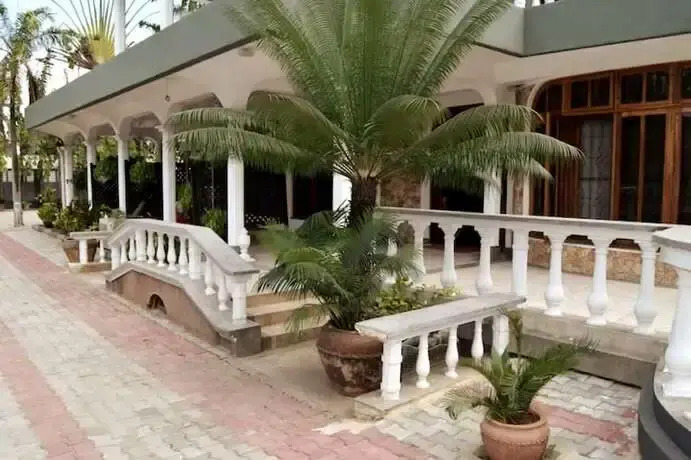 Cassa Palace 18 Grand Rooms with AC