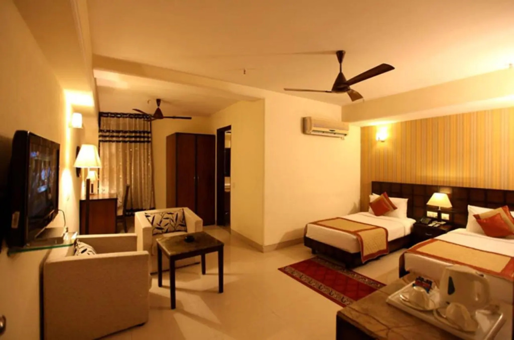 Hotel The Class , Delhi Airport
