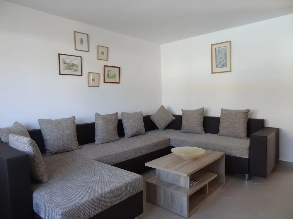 Ilsad Apartments - Apartment With Pool 80 Meters From sea - Great Location