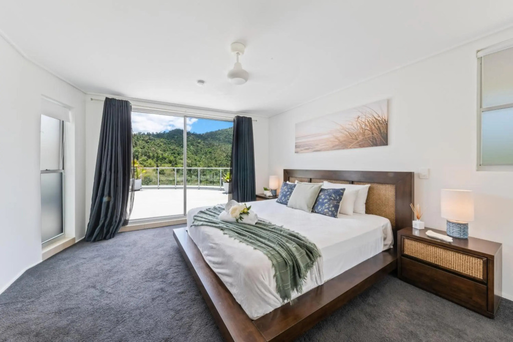 Ocean Dreams On Airlie 2 Bedroom
