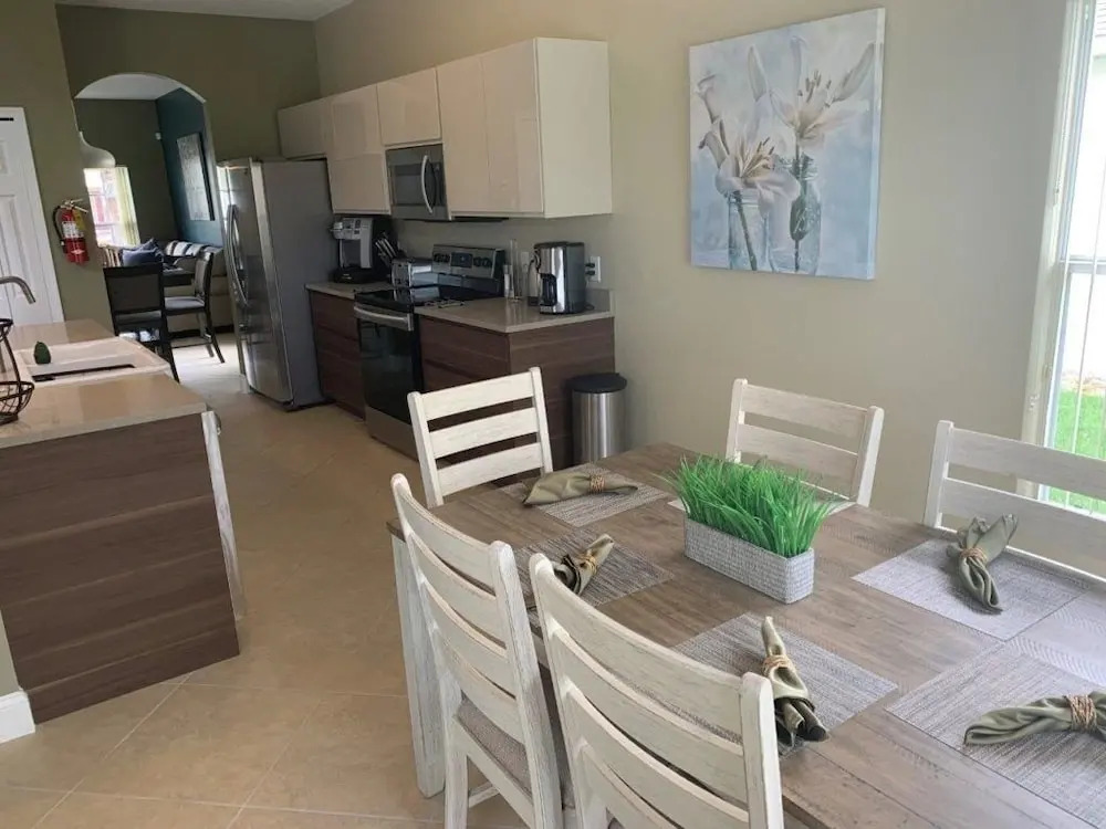 Spacious 5br, 3.5ba W/ 2 Living Areas 5 Bedroom Villa