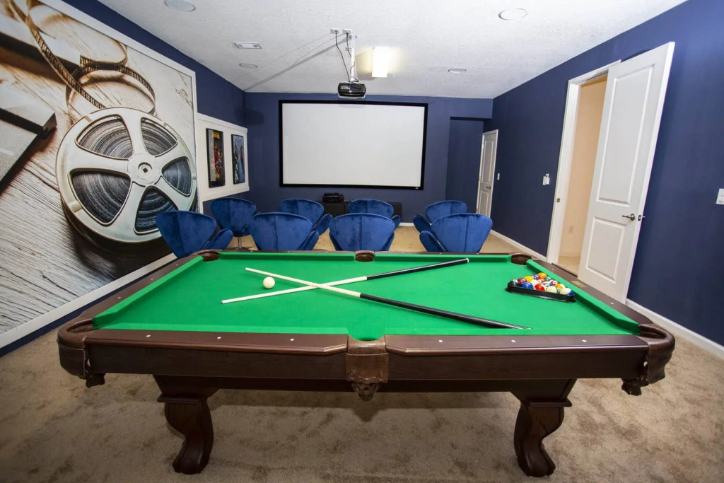Spacious luxury home with private pool near Disney