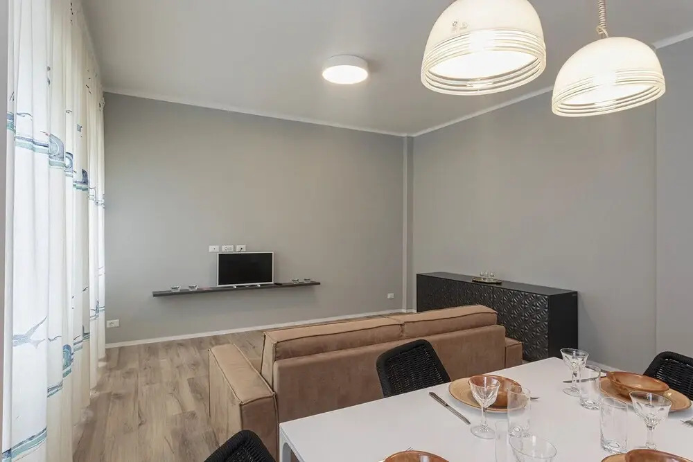 Quinto Modern Flat by Wonderful Italy