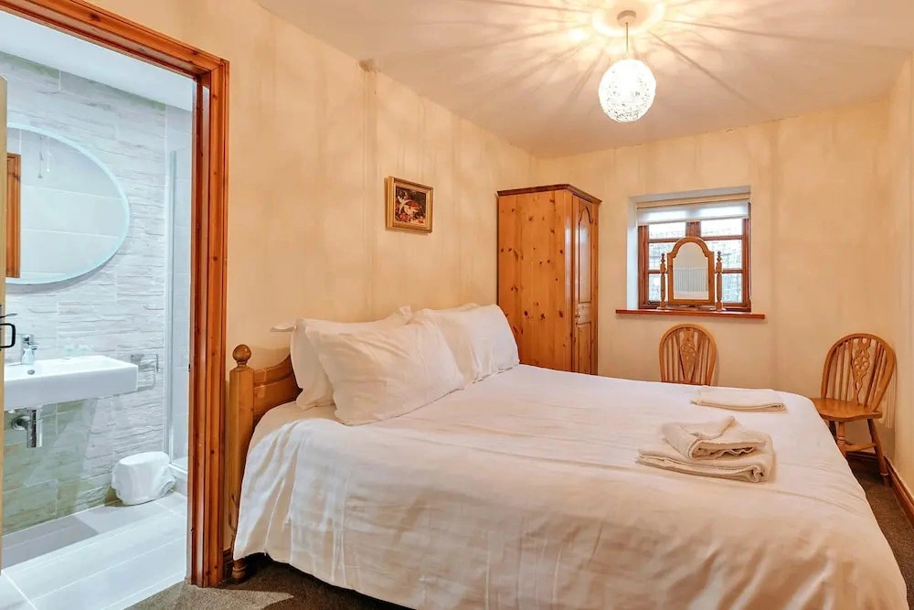 Cottage in Shropshire With Pool & Tennis