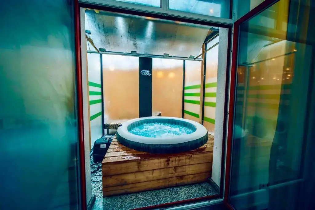 Wagner Stays - Miami Lovely romantic Garden apartment with whirlpool