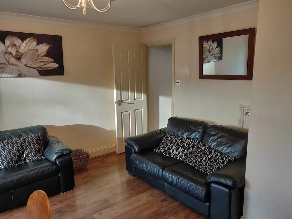 Waterfront House 3 BR Parking St Neots Town Centre