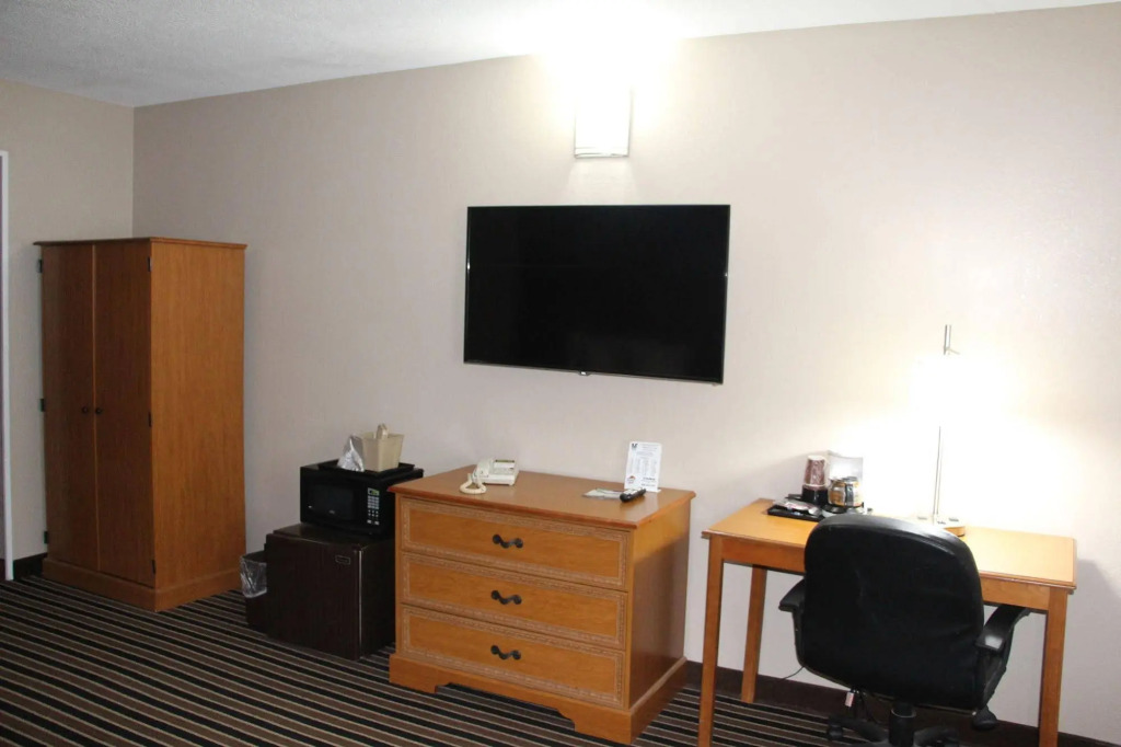 Westbridge Inn & Suites