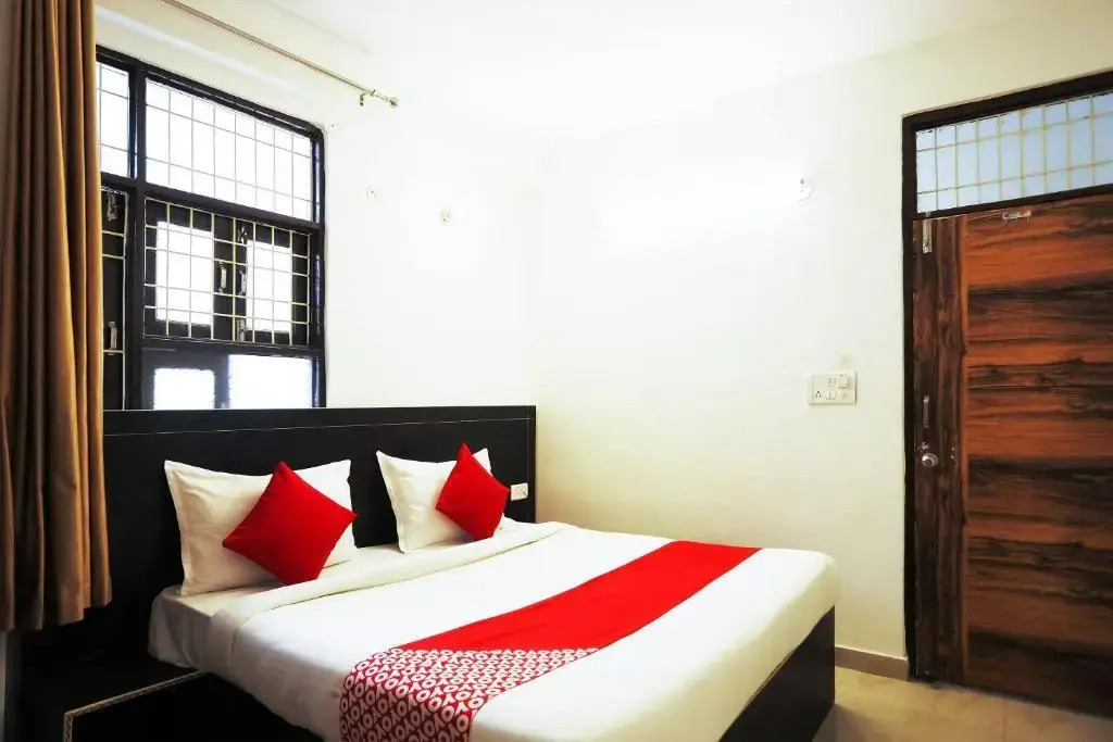 Discovery Deluxe by OYO Rooms