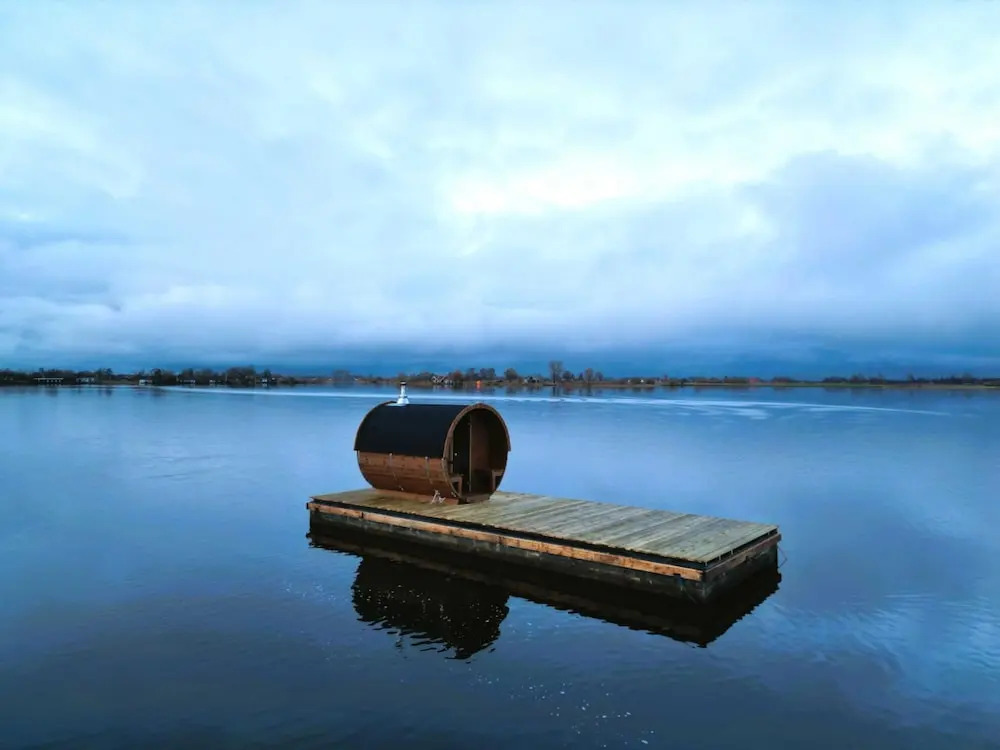 Waterlodge Tomke in Nes