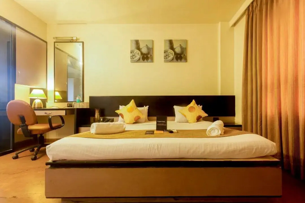 OYO 17243 Hotel Celebration Inn