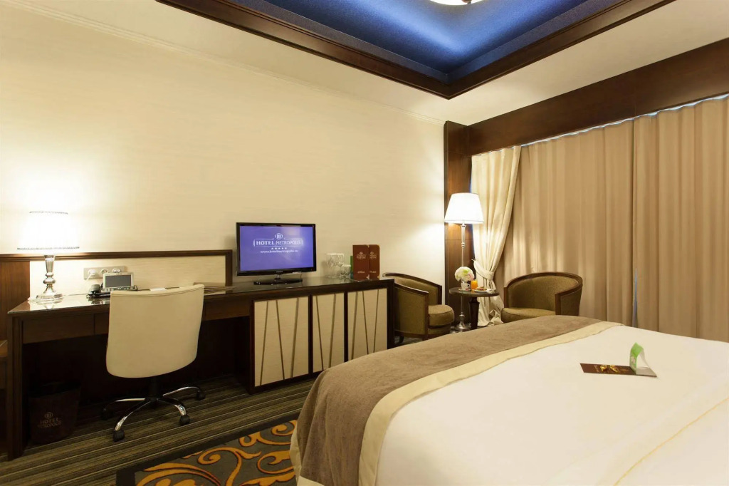 Metropolis Hotel
