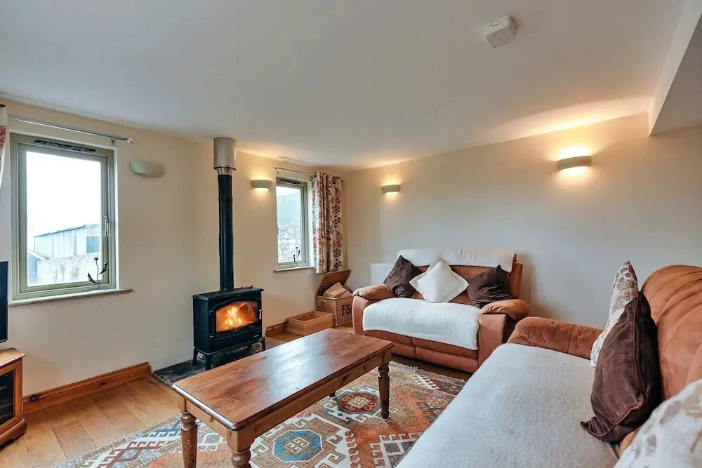 Cottage in Norton With Tennis Court & Patio