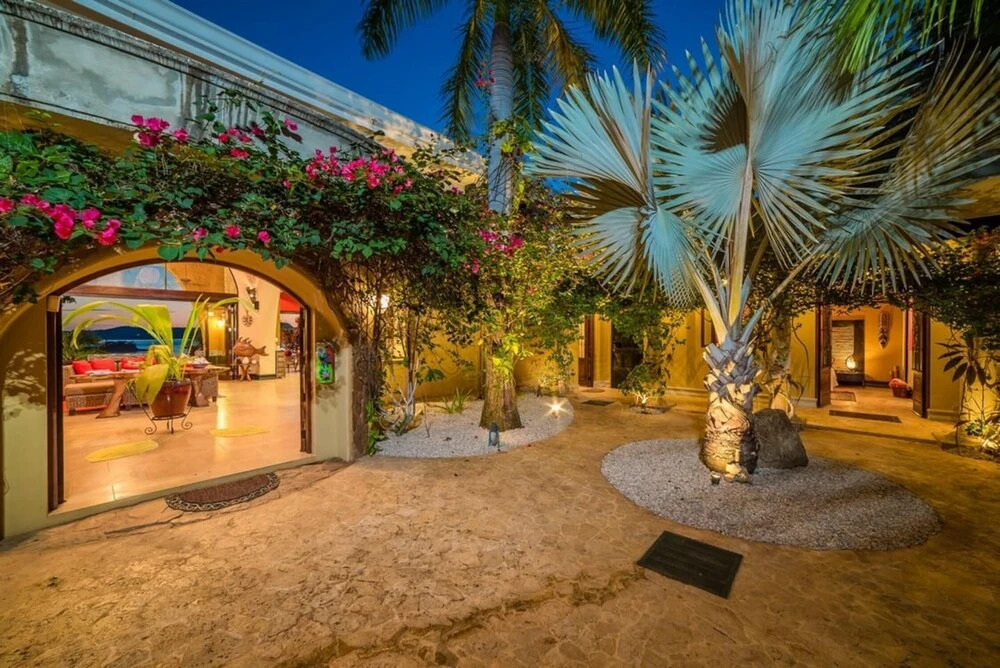 Villa Bougainvillea - Playa Flamingo - 3 Bedroom