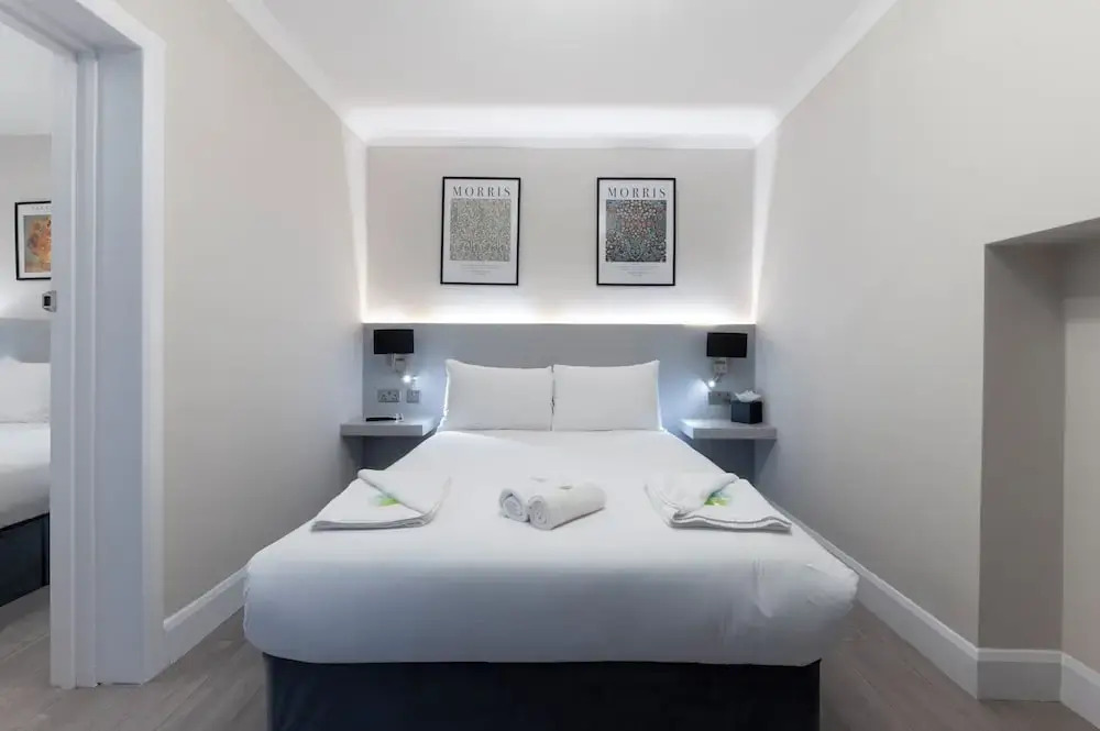 MARINA HOTEL London
