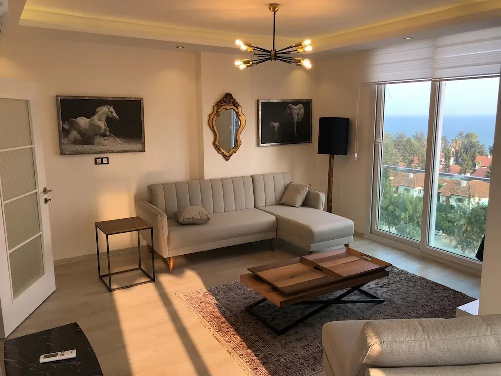 GoldenPark King Suites with Balcony & Sea view