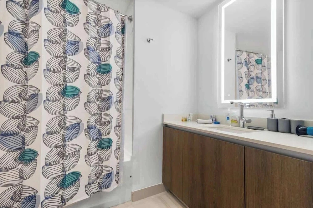 Brickell 1BR Skyline Balcony Corner Suite Walkable to City Centre Luxepad