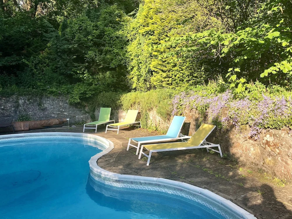 Large House with Swimming Pool