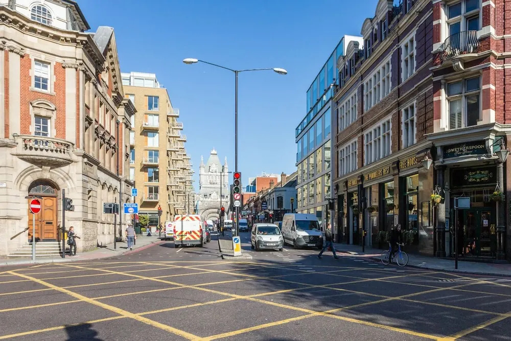 Stunning 3BR Apartment Next To Tower Bridge