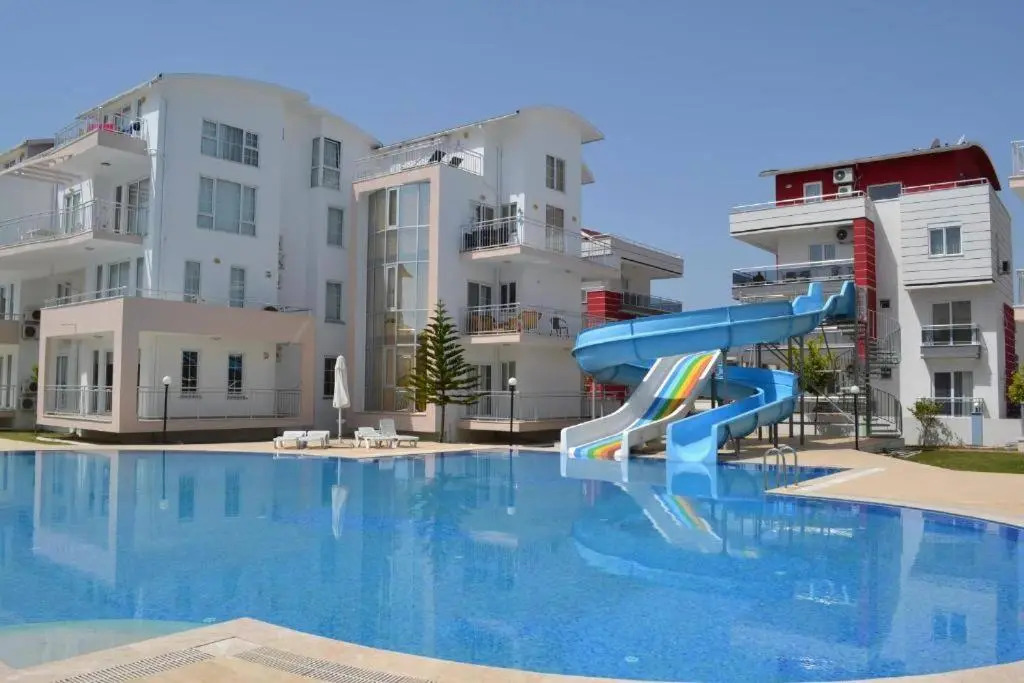 Lovely 3 Bedrooms Luxury APT with pool and Gym