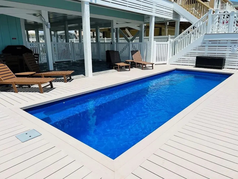 Holden R Breath 4 Bedroom Home by RedAwning