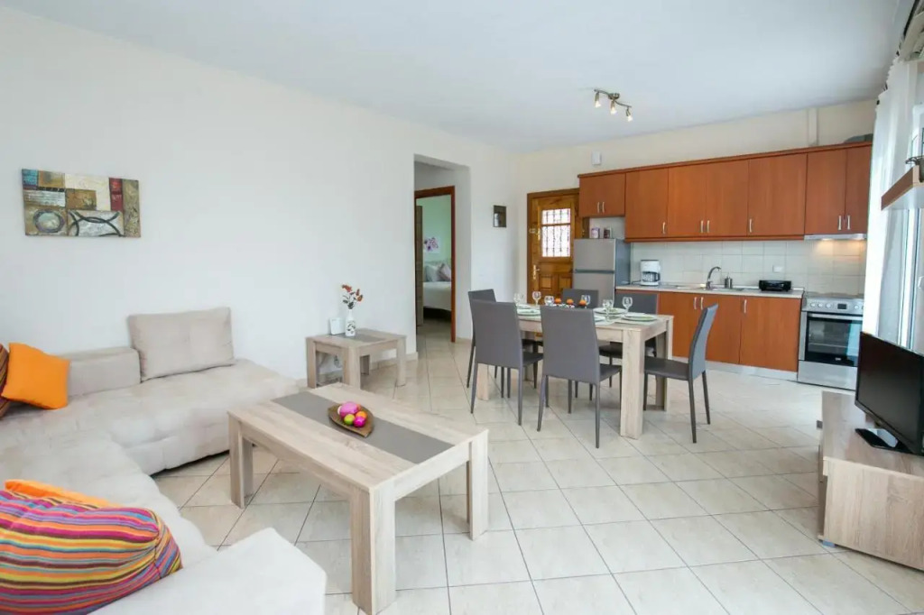 Mantos Apartment