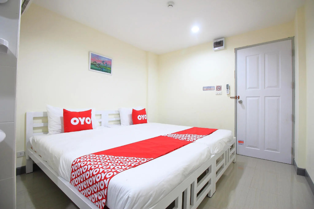 OYO 439 Bed and Bus Hotel