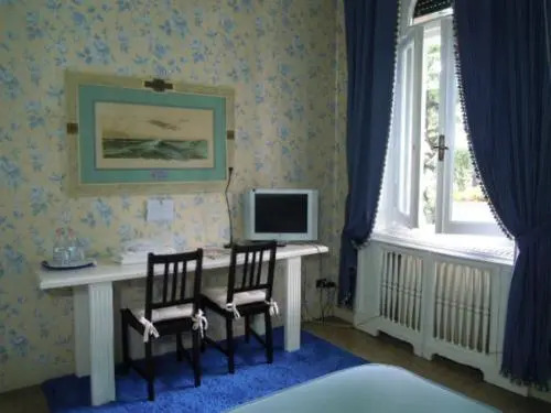 Villa V