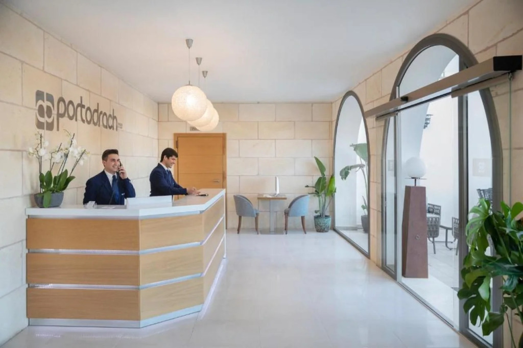 Porto Drach Aparthotel & Suites