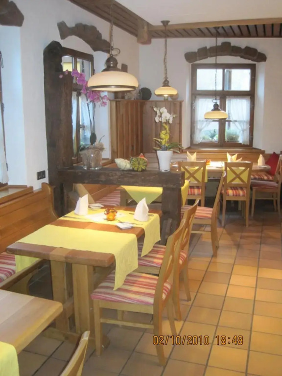 Ellenbergs Restaurant & Hotel