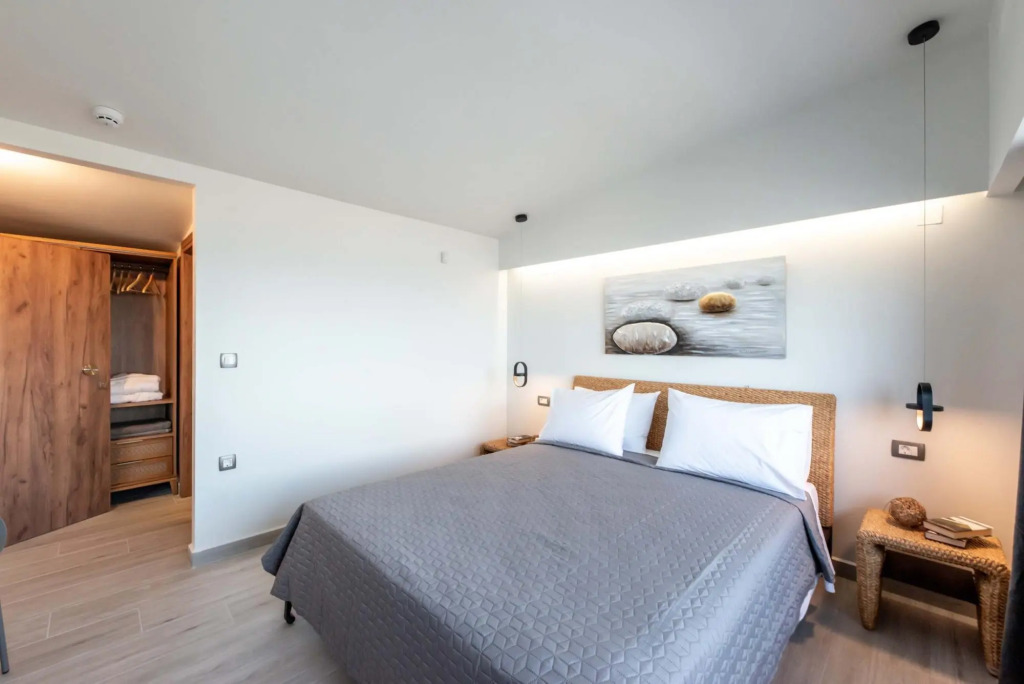 Seafront villas I "Free" Heated pools & 100m to Sea