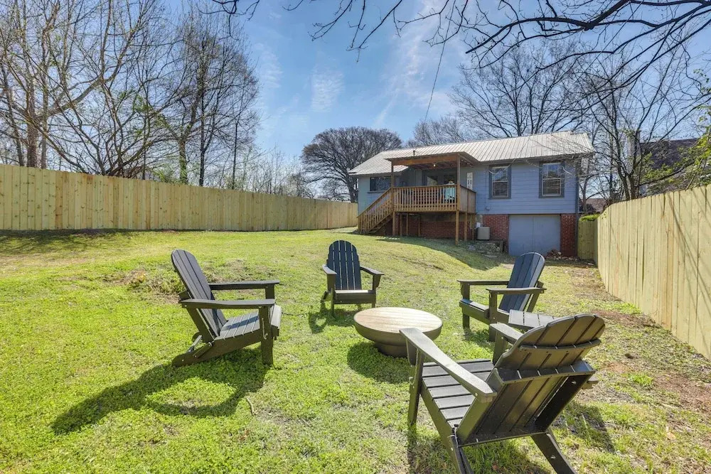 Walk to Amphitheater & Stadium: Home w/ Deck!
