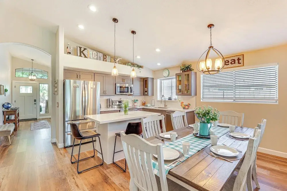 Centrally Located Gilbert Home: Patio & Grill!