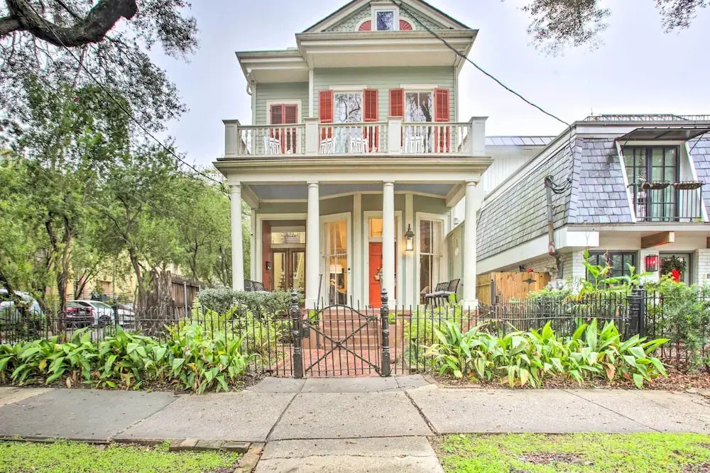 Inviting Uptown New Orleans Apt: Perfect Location!