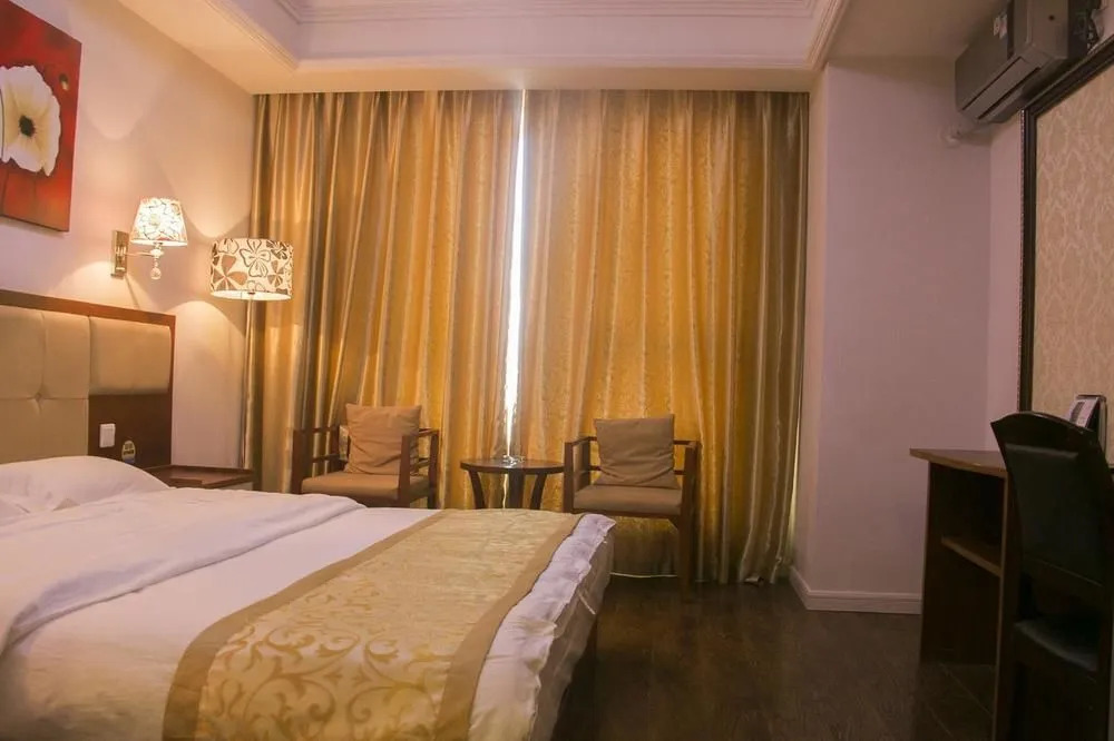 Yiyaju Hotel Apartment Qingdao 7080 Central Square