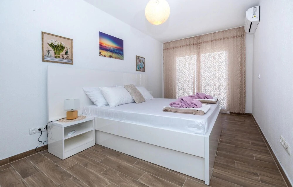 Stunning Apartment in Komarna With Wifi and 3 Bedrooms