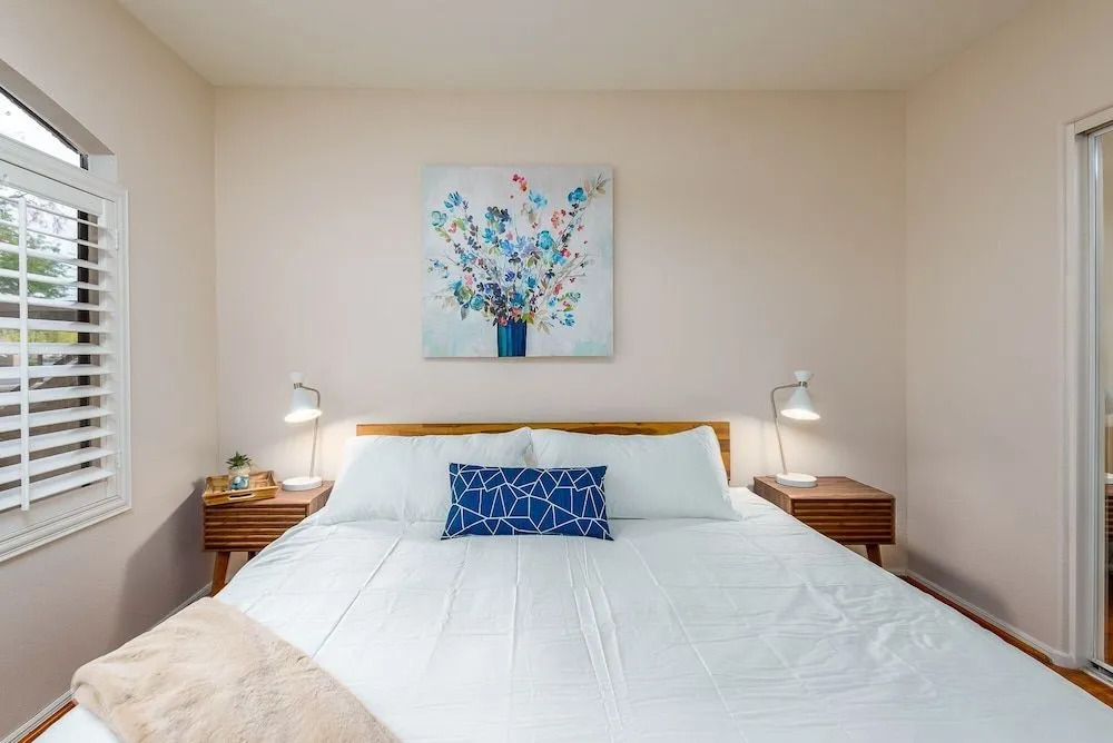 Comfort 3 Bedroom Condo by Redawning