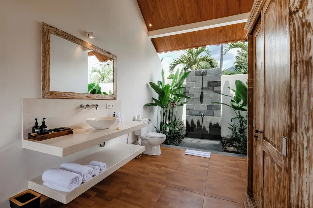 Seraya Cove Estate by Manara