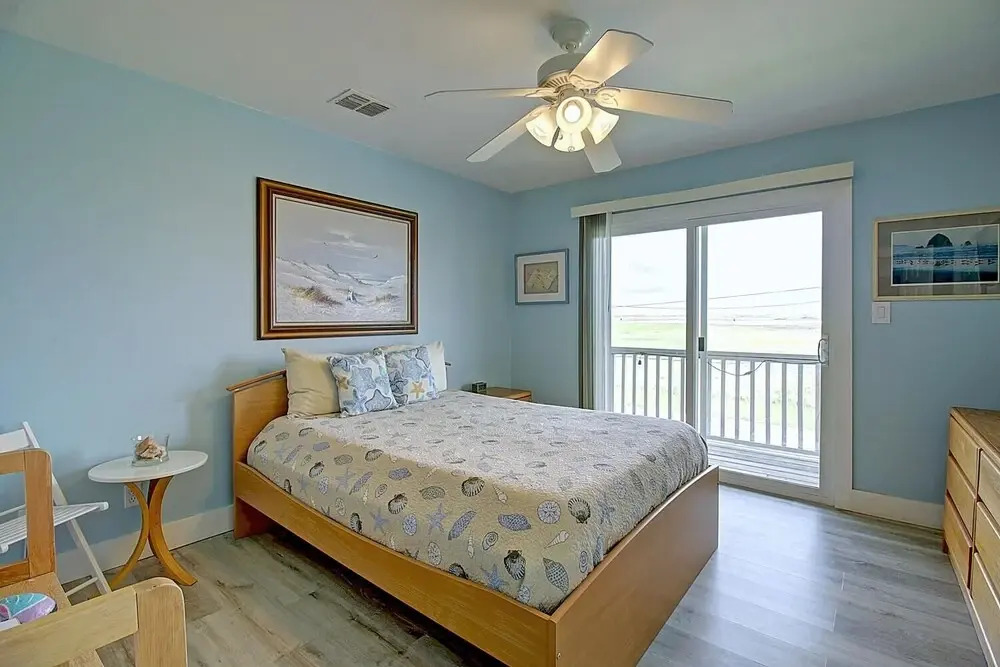 The Salty Hippo 3 Bedroom Home by Redawning