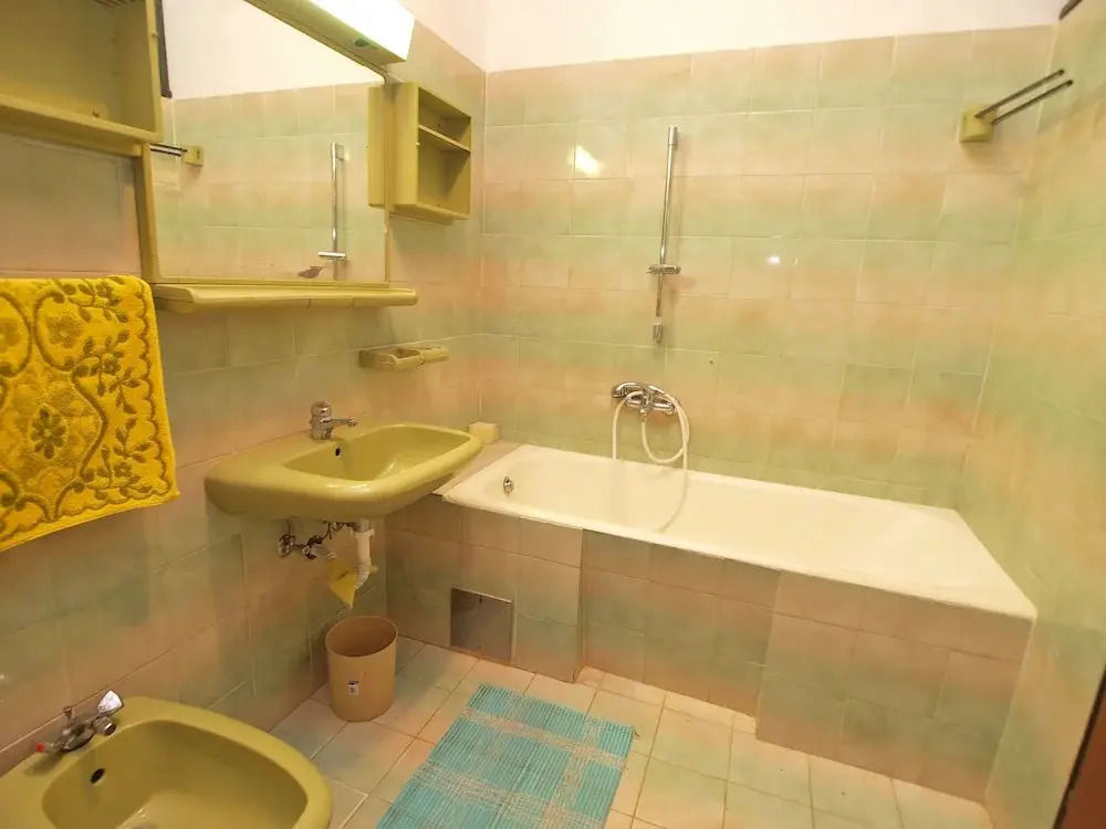 Apartment 439