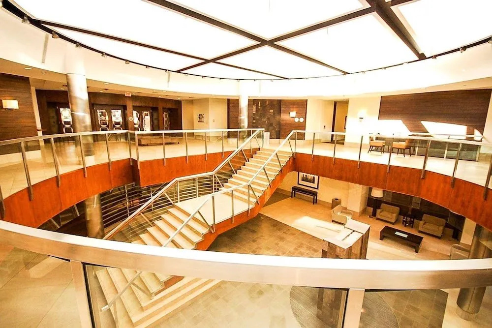 Sarkar Suites - 3880 Duke of York Blvd