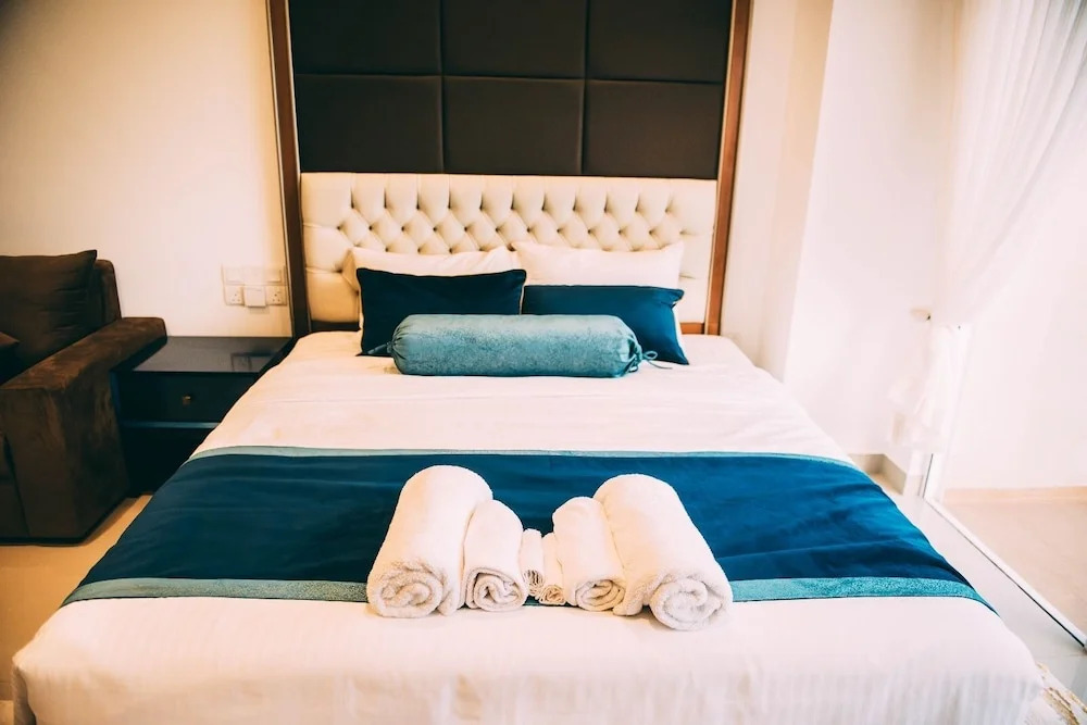 Ocean Breeze Studio Apartment Negombo