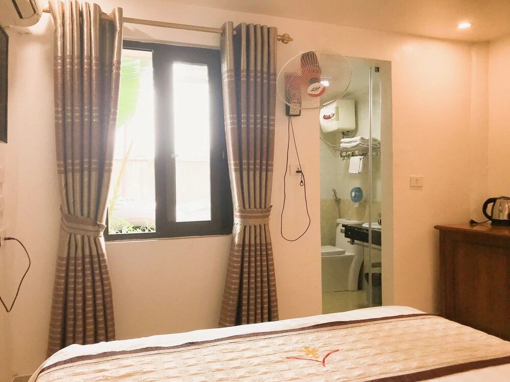 Vinh Gia Airport Lake View Hostel