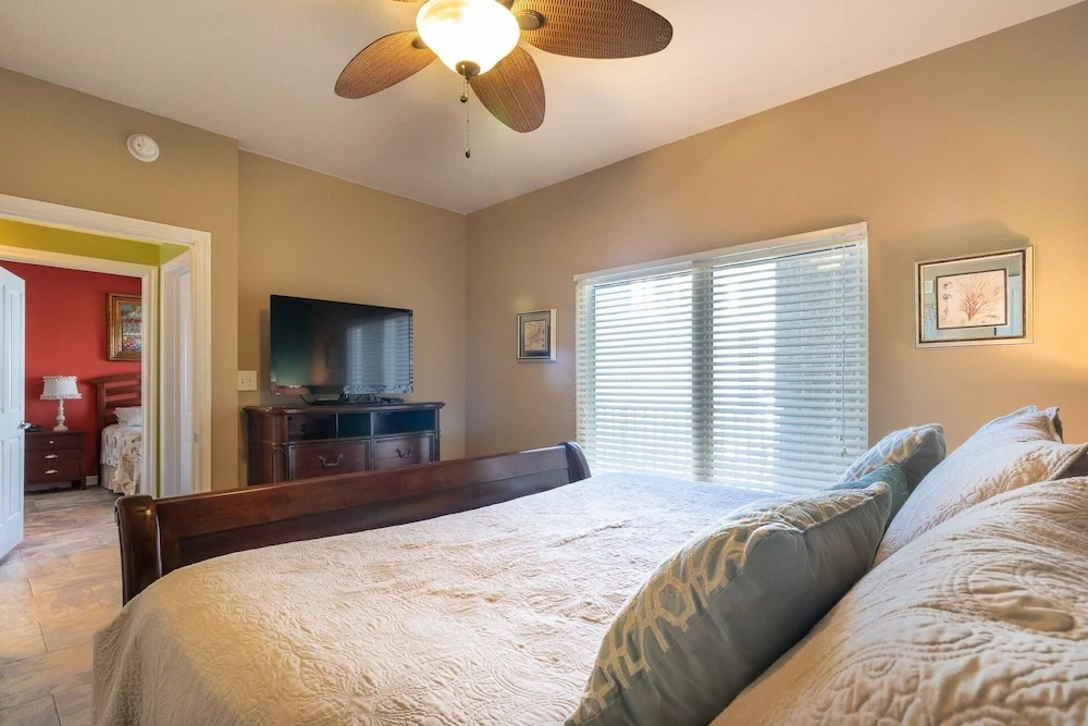 Shores Of Panama 621-sleeps 8, Free Beach Fun! Reserved Parking Space! 2 Bedroom Condo by RedAwning