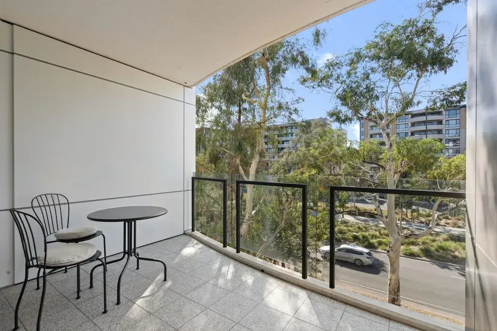 Stylish 1-bed Apartment With Balcony & Pool Access