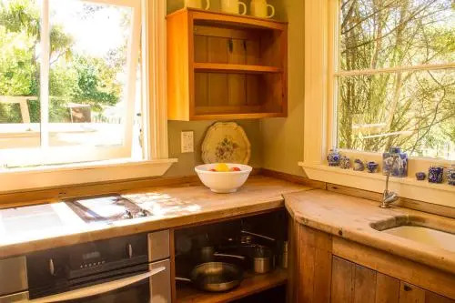 Toms Cottages