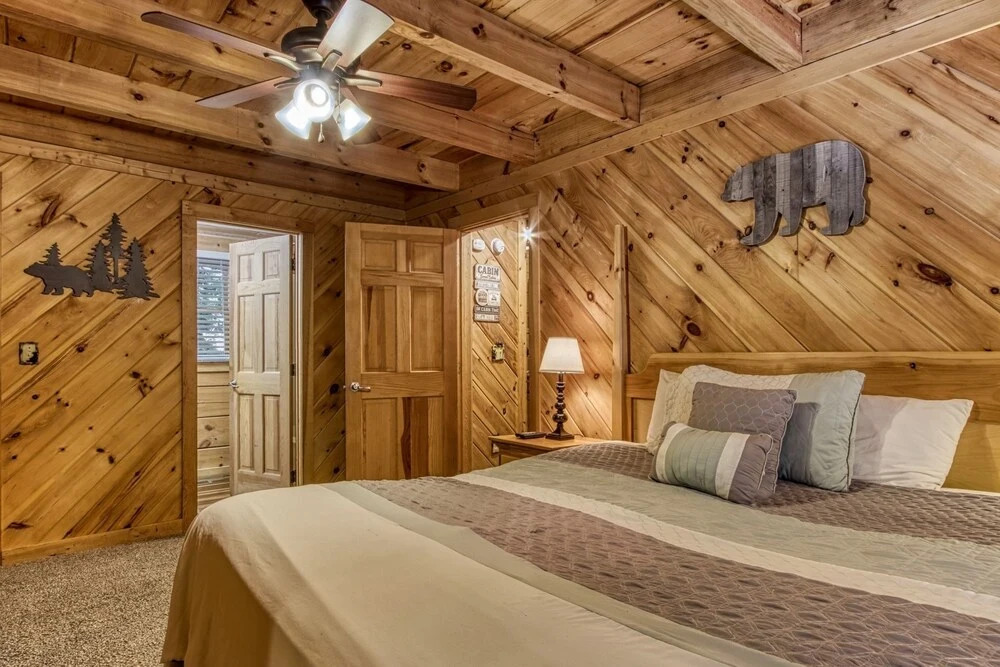 ER96 - Squirrels Leap - Great Location! Close to Town! cabin