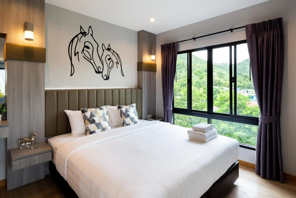 Horsehill Hotel Sriracha