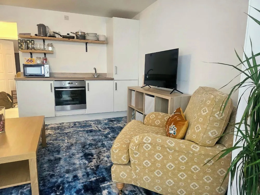 Seaside Haven Coastal Comfort 200m from the Beach