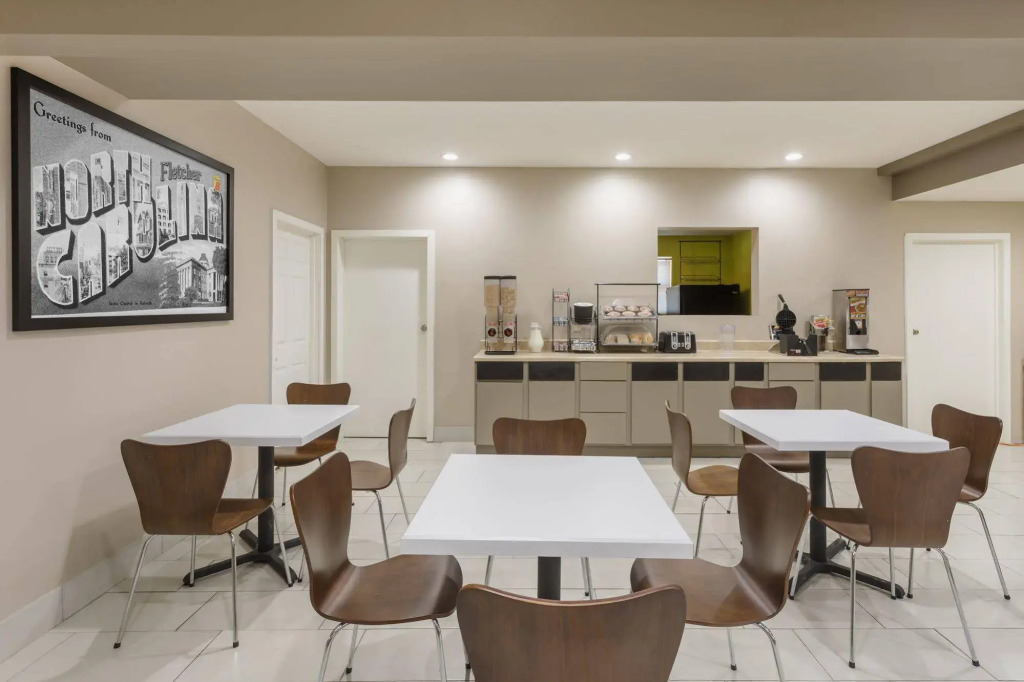 Super 8 by Wyndham Asheville Airport