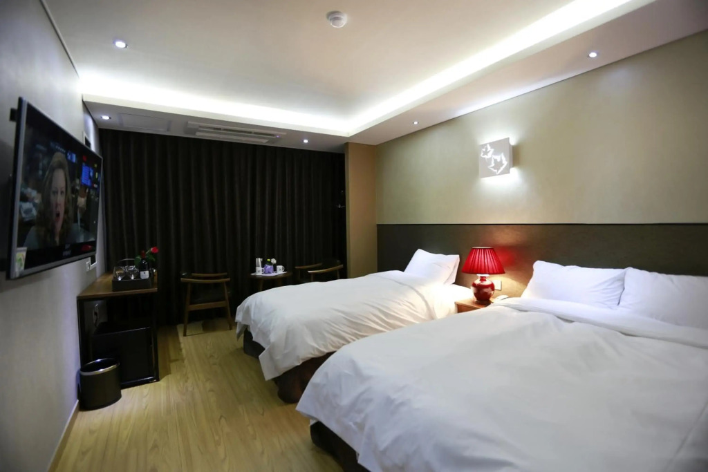 Black Sands Hotel